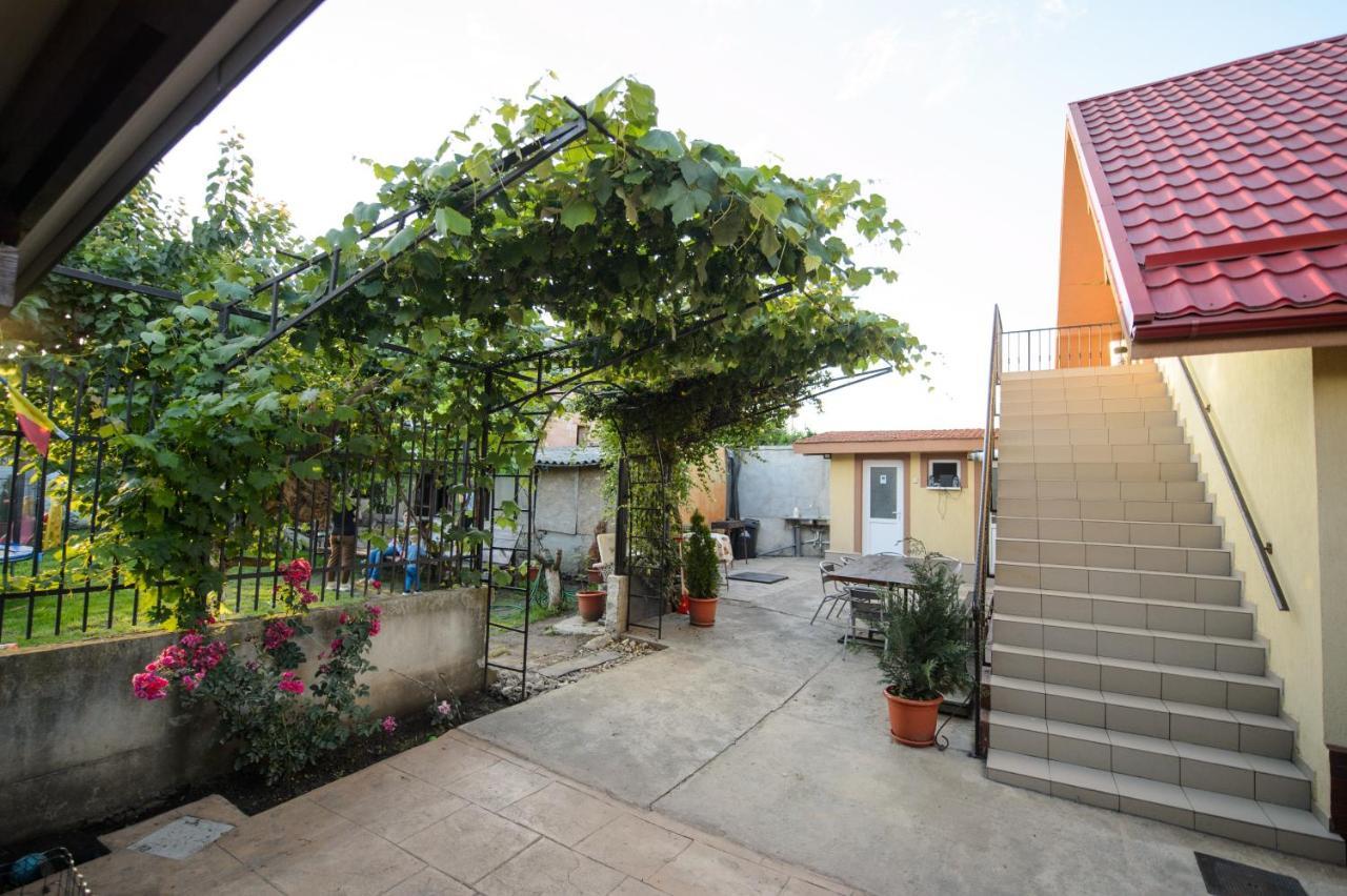 Pensión Casa Dinii 3*