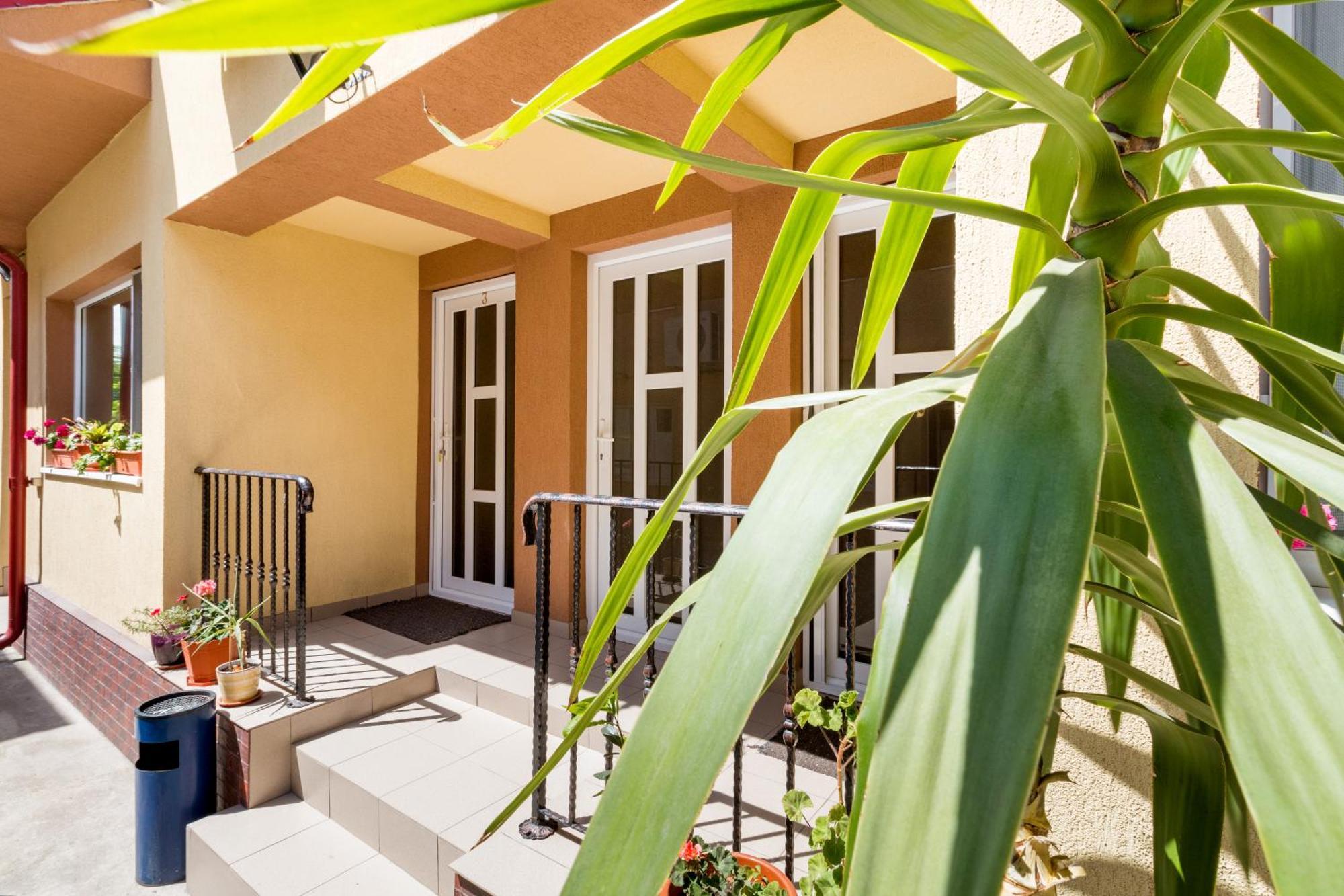 Pensión Casa Dinii 3*