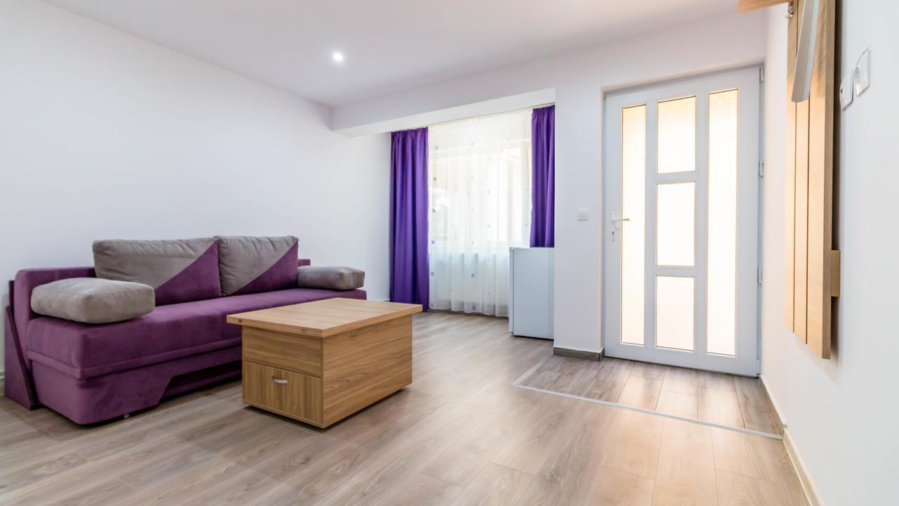 Pensión Casa Dinii 3*